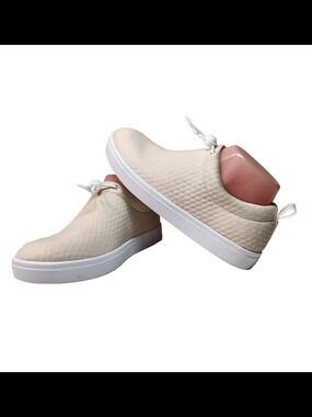 Nurture Womens Size 7 Cream Quilted Slip-On Sneakers with White Sole